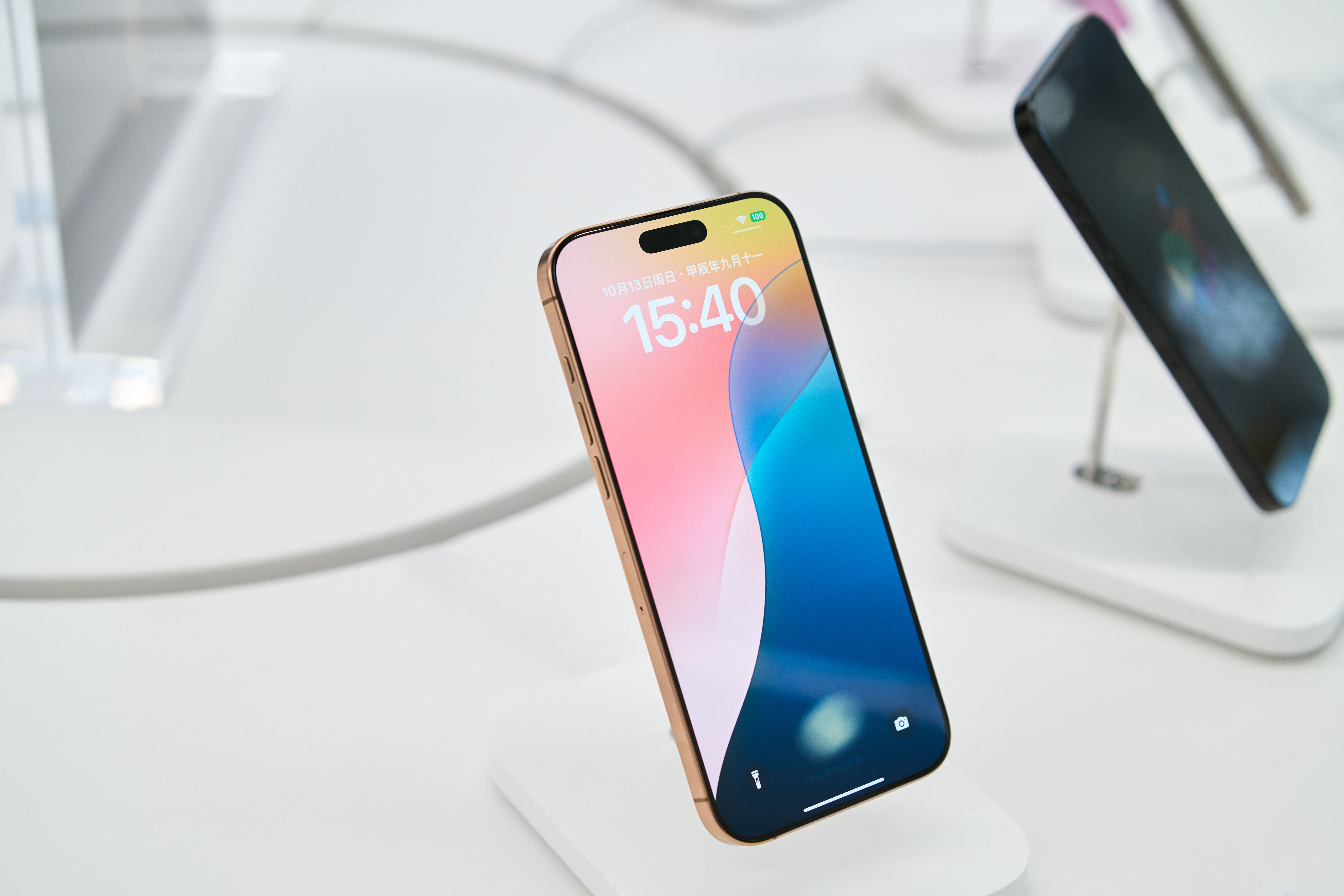 Why Magnetic Attachment Is the Only Phone Stand Design That Actually Works